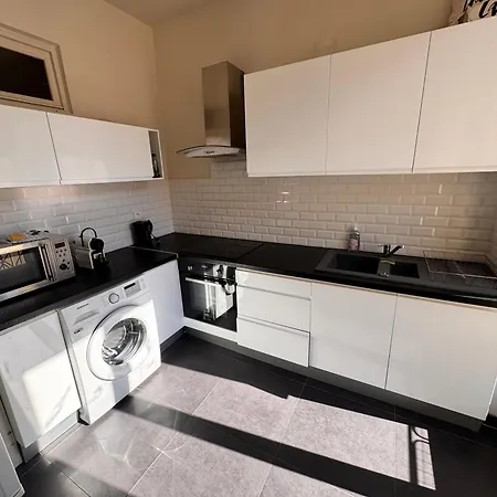 Hype-center Balcony 3br Ac Near Tram For6 Guests *
