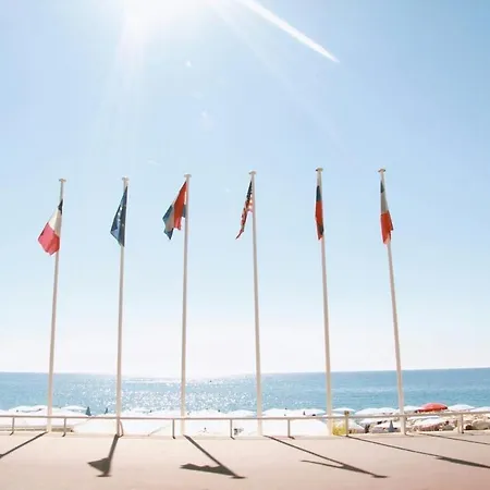 Lumineux Promenade Des *