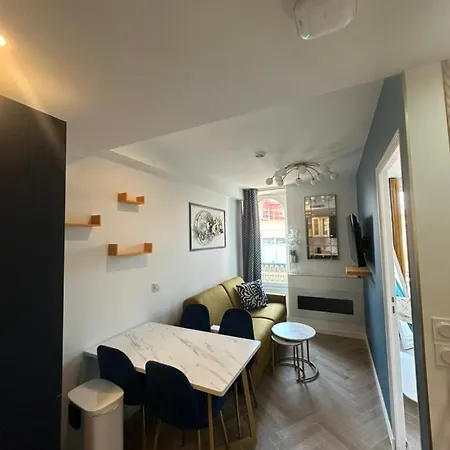 Moon Apartment *