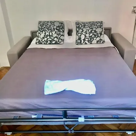 Ideally Located Center Apartment *