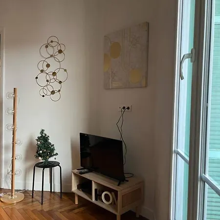 Ideally Located Center Apartment