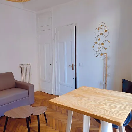 Ideally Located Center Apartment Nice