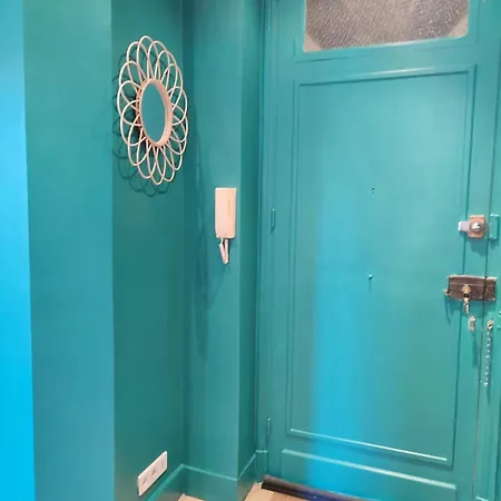 Ideally Located Center Apartment