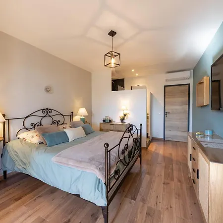Deluxe With Garden Pool And Sea View