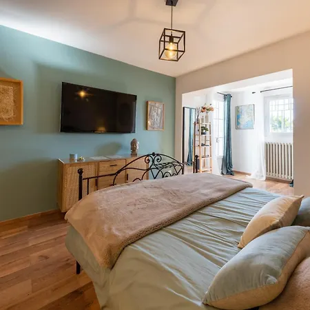 Deluxe With Garden Pool And Sea View Holiday home