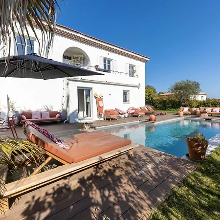 Deluxe With Garden Pool And Sea View Holiday home