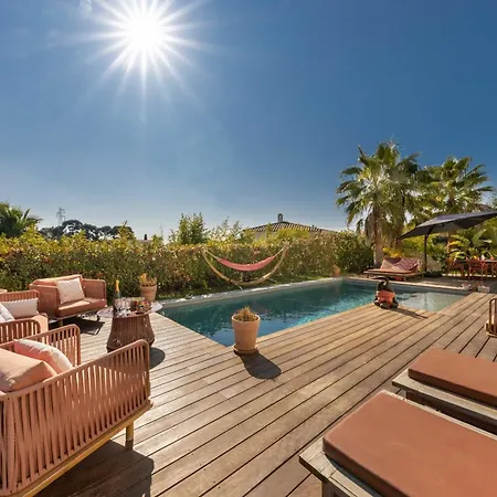 Deluxe With Garden Pool And Sea View Holiday home *