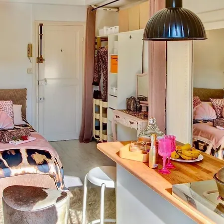 Cimiez Little Sea View Apartment