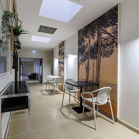 Adagio Centre 3*