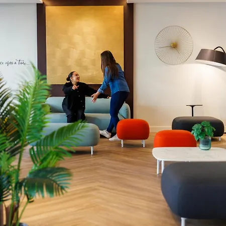 Adagio Centre 3*