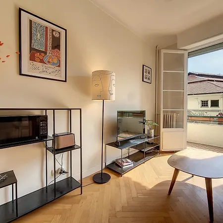 Apartment Nestor&jeeves - Pantai - Near - Balcony Nice