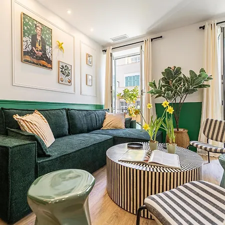 New! Remodeled & Spacious 4 Bedroom - 3 Bath - Heart Of - Ac In - With A Large Elevator Apartment *