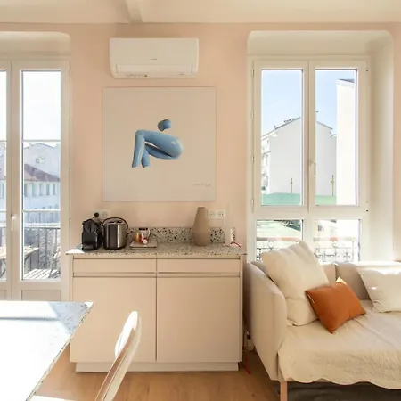 Apartment #25 2bdr Port, 5min From The Old Town Balcony, Ac&wifi Nice