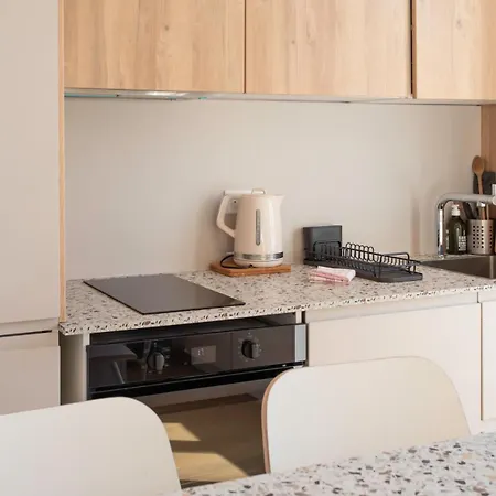 #25 2bdr Port, 5min From The Old Town Balcony, Ac&wifi Apartment