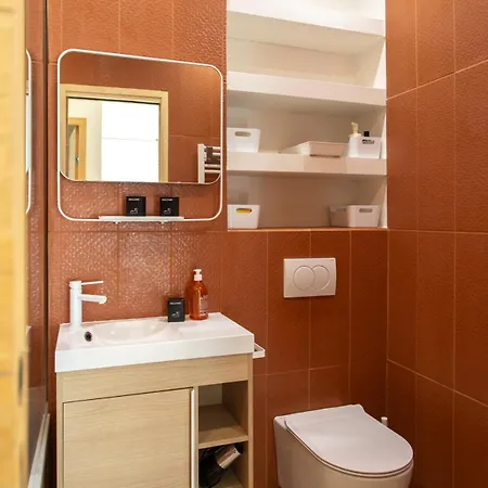 Apartment #25 2bdr Port, 5min From The Old Town Balcony, Ac&wifi *