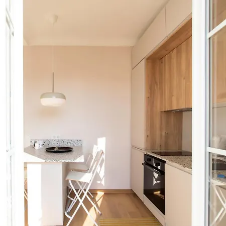 Apartment #25 2bdr Port, 5min From The Old Town Balcony, Ac&wifi