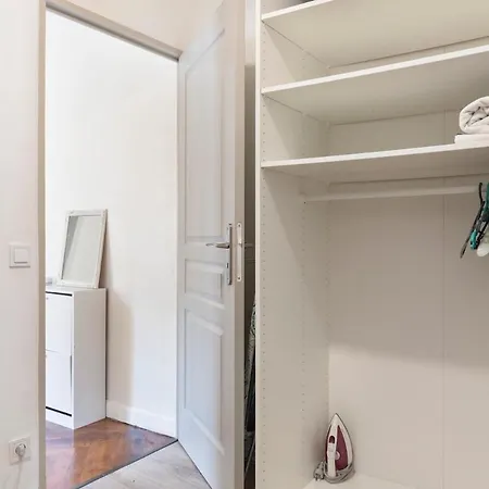 & Cosy Apartment