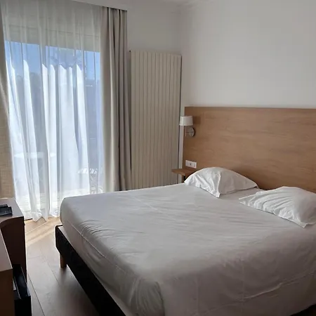 Carlton Hotel 3*