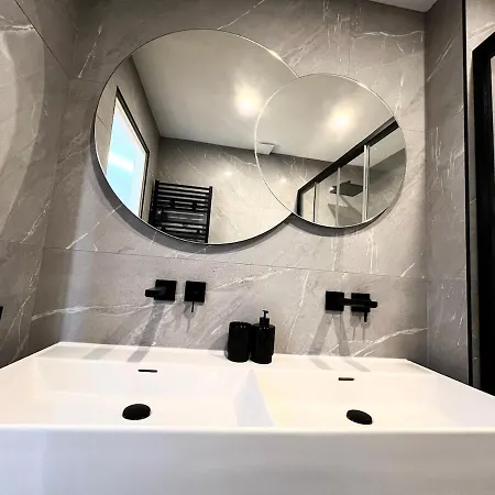 Charming Peaceful Haven In The Golden Square, Air-conditioned * Nice