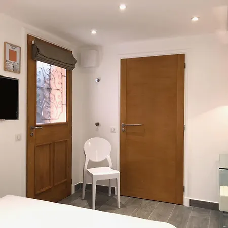 Rose Hotel