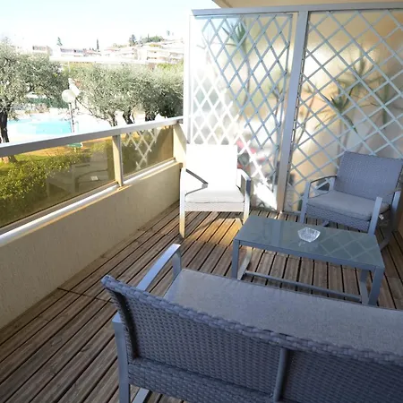 5 Personnes Avec Piscine Sur La Corniche Fleurie à * Nice