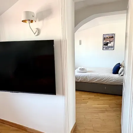 Charming Peaceful Haven In The Golden Square, Air-conditioned Lägenhet