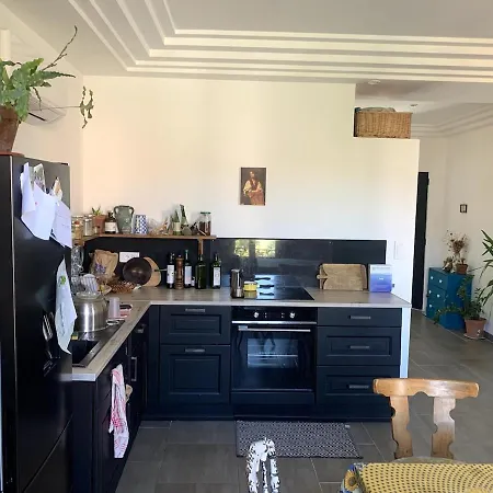 Apartment 3-r Bright, Within 15 Min Walk *