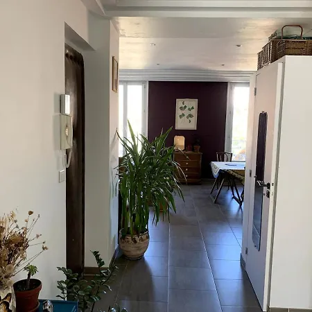 Apartment 3-r Bright, Within 15 Min Walk