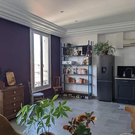 Apartment 3-r Bright, Within 15 Min Walk *