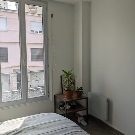 3-r Bright, Within 15 Min Walk