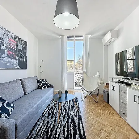 3 Air-conditioned With Unobstructed View *