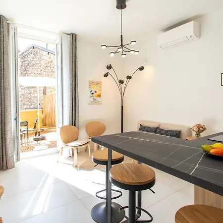 #35 Carlone 5min From The Ac & Terrace Apartment