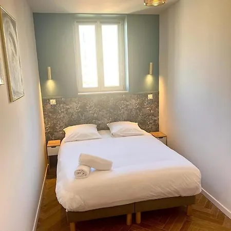 Moon Apartment *