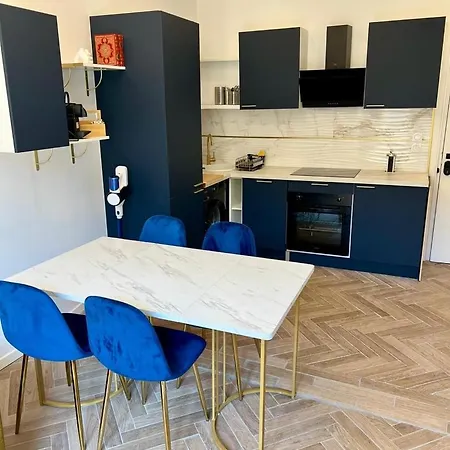 Nouveau ! Au Centre De Pour 4p - Moon34