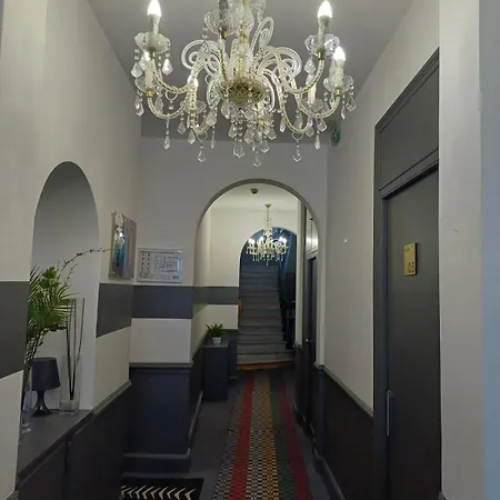 Little Palace ניס
