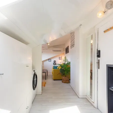 Attic -mansardé Sous Les Toits De Appartamento *