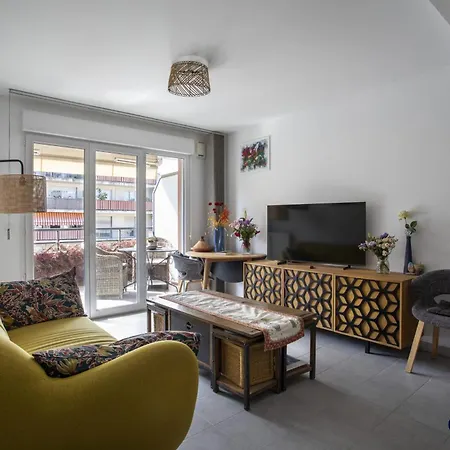 Air-conditioned Near Liberation District Apartment