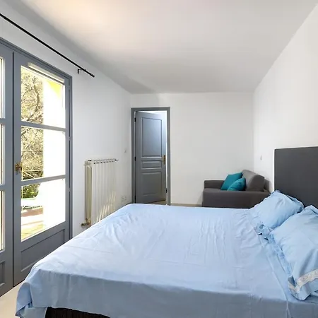 Maison Nicoise, Jardin, Piscine, Parking Double *