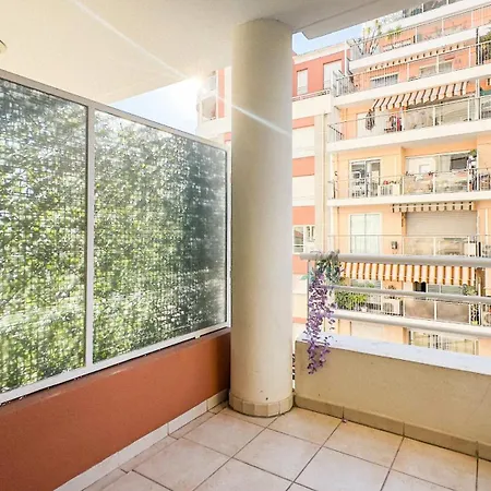 Two Apartment *