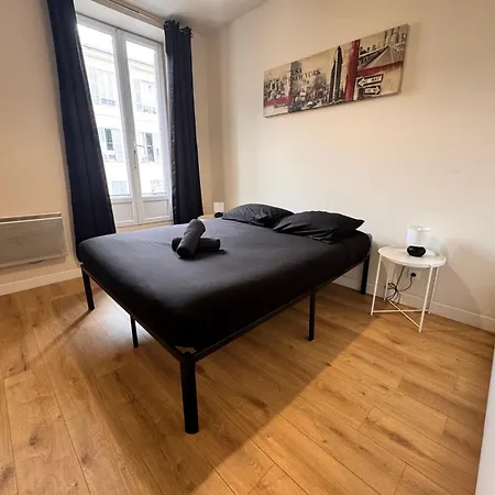 Hype-center Balcony 3br Ac Near Tram For6 Guests Apartment *
