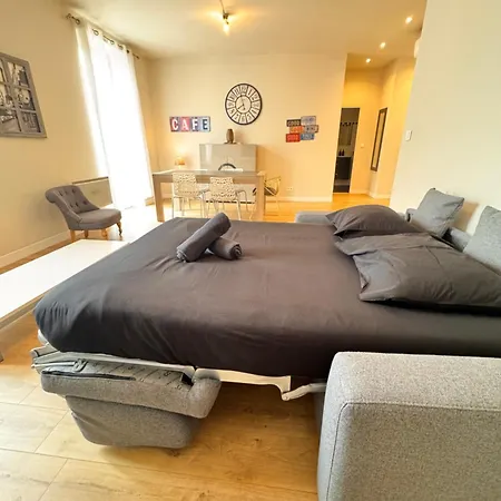 Apartment Hype-center Balcony 3br Ac Near Tram For6 Guests *