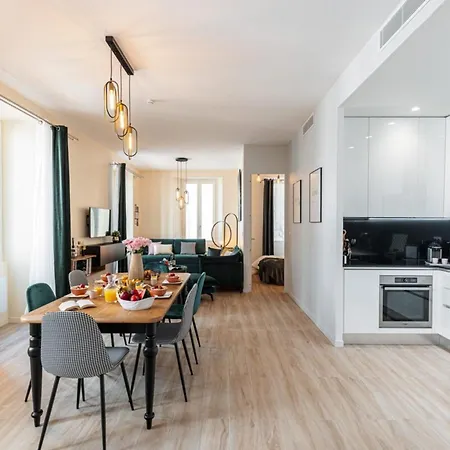 Gesu - 2 Bedroom In Old Town - Gesu Square Apartment *