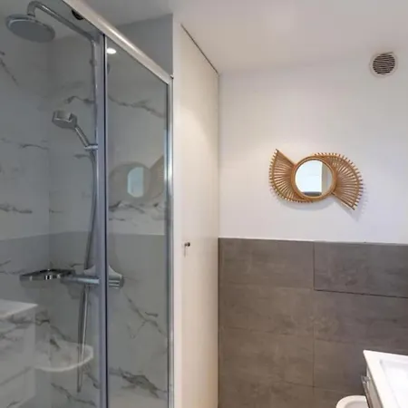 Joffre 2-4 - Bright Central 1 Bedroom Near Massena Apartment *