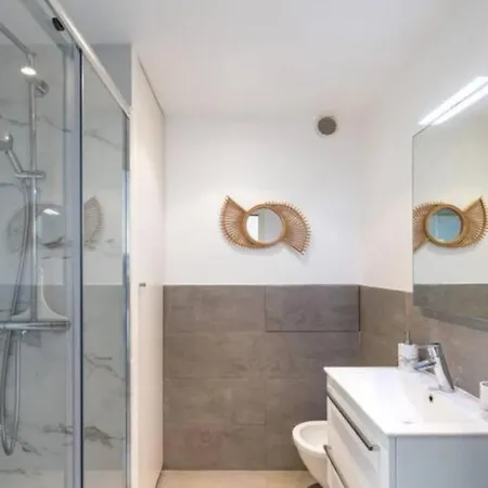 Joffre 2-4 - Bright Central 1 Bedroom Near Massena *