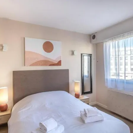 Joffre 2-4 - Bright Central 1 Bedroom Near Massena Apartment