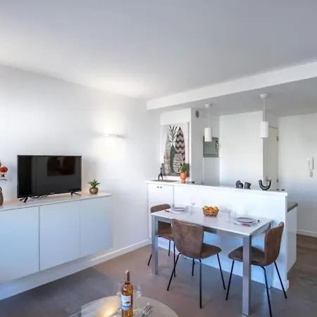 Apartment Joffre 2-4 - Bright Central 1 Bedroom Near Massena *