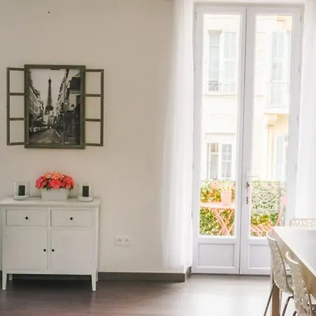 Apartment Hype-center Balcony 3br Ac Near Tram For6 Guests