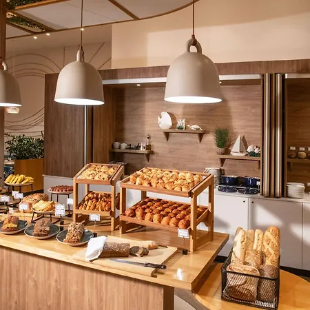 Novotel Arenas Aeroport Szálloda