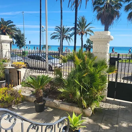 Flots D'azur Promenade Des Hotell