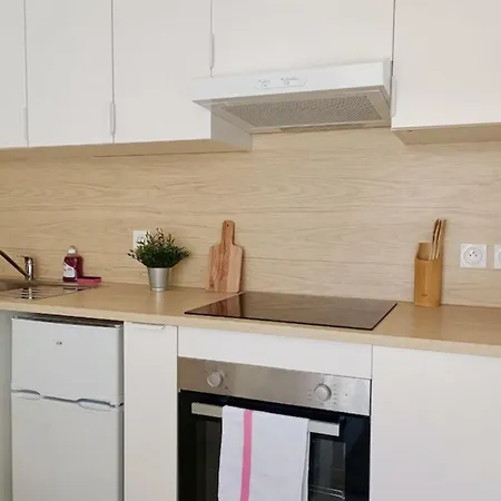 Apartment Charming 23 M Near The Sea